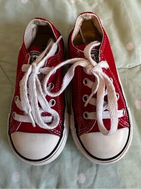 Converse Kids Red Low-Top Canvas Sneakers with White Laces Toddler size size 7
